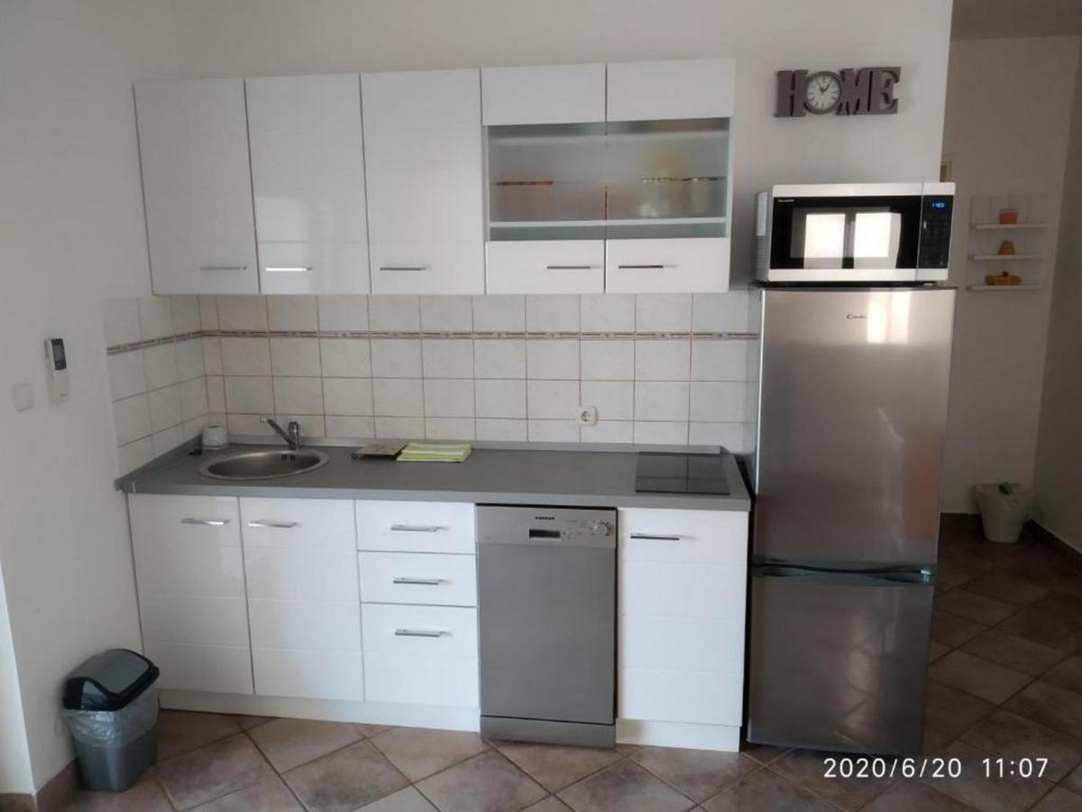 Apartmani Lucia Biograd Biograd Na Moru Eksteriør billede