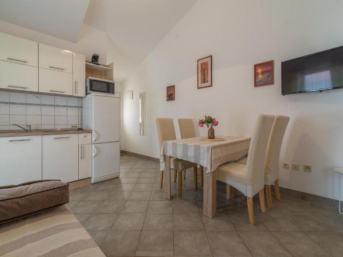 Apartmani Lucia Biograd Biograd Na Moru Eksteriør billede