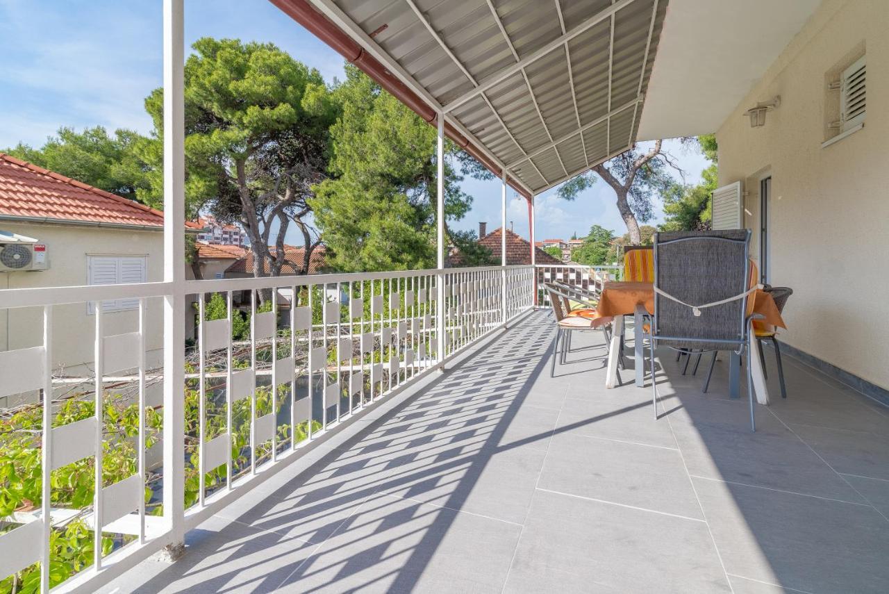 Apartmani Lucia Biograd Biograd Na Moru Eksteriør billede